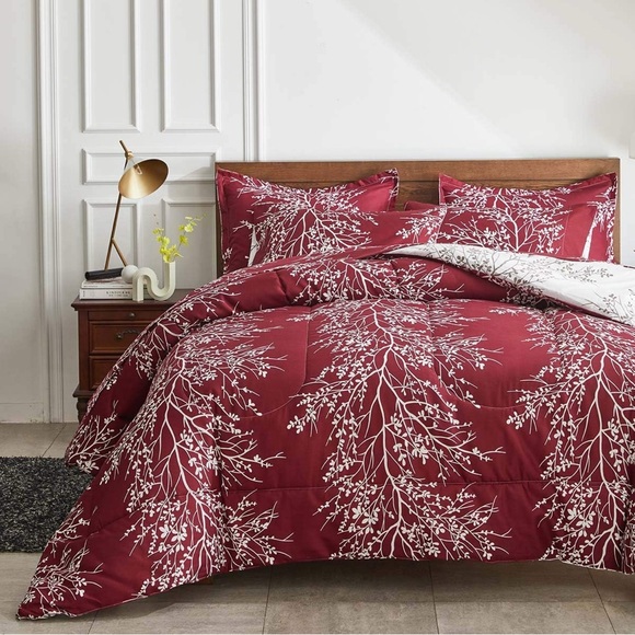 Burgundy Holiday Reversible 7PC Comforter Set-King Size-Great Condition🎄 - Picture 2 of 10